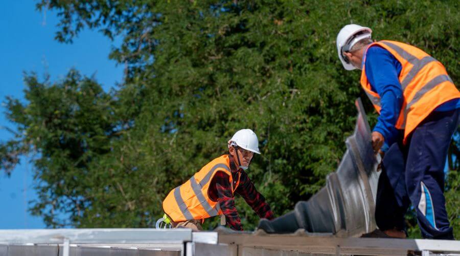 Professional gutter cleaning in Gillett, TX